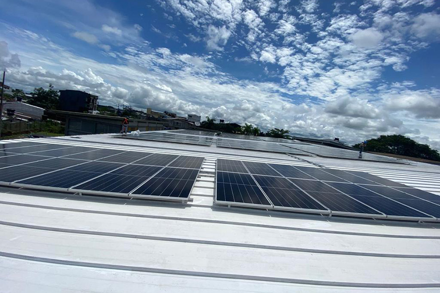 Esta iniciativa innovadora no solo marca un compromiso con el medio ambiente. También genera una reducción del 100% del consumo 