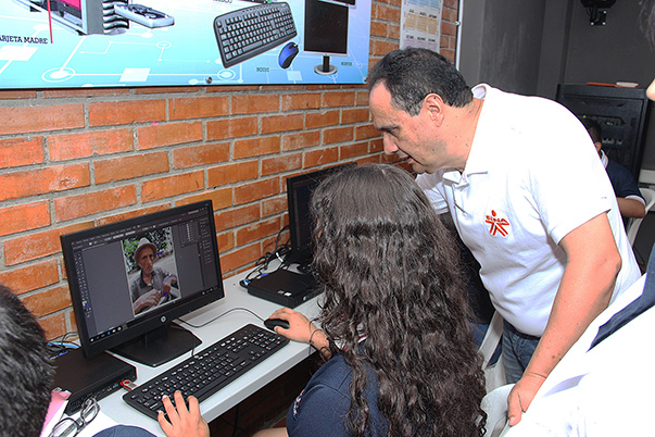 25 mil jóvenes de Santander obtendrán doble titulación 