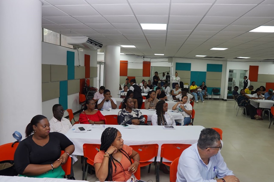 En el auditorio del SENA, los empresarios se reunieron para aclarar dudas acerca del contrato laboral.
