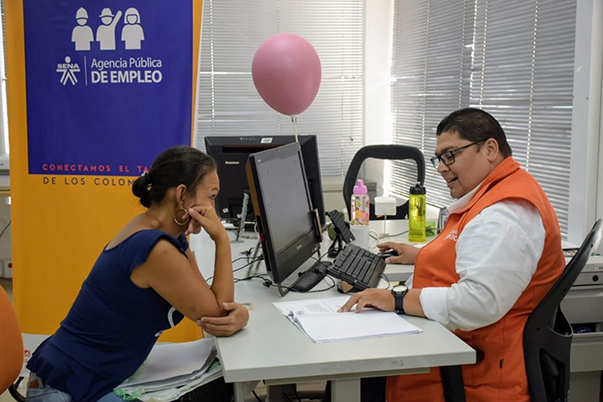 El SENA a través de su Agencia Pública de Empleo es un puente entre los buscadores de empleo y las empresas que requieren talent