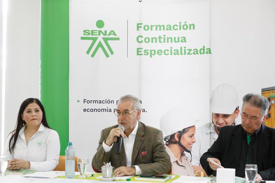 El director general de la Entidad, Jorge Eduardo Londoño Ulloa, encabezó el evento de suscripción.