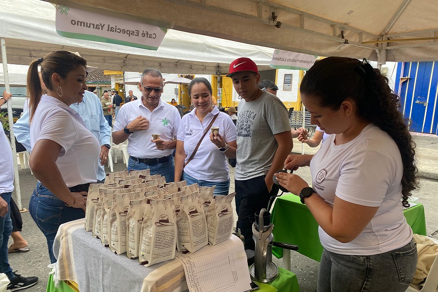 Esta vitrina comercial permitió fortalecer la venta directa por parte de campesinos, productores y transformadores. 