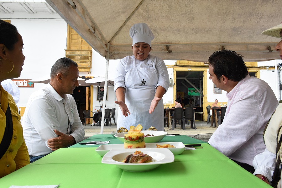 Con una muestra gastronómica, aprendices del SENA demostraron las habilidades adquiridas en su formación.