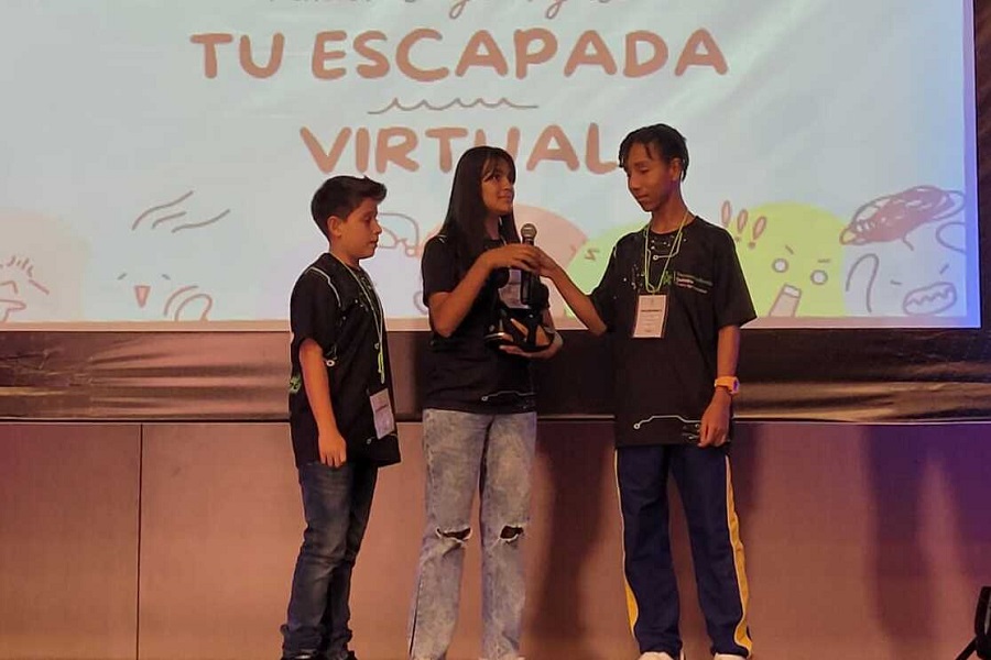 Presentación de la propuesta ganadora en el hackathon de Pereira. 