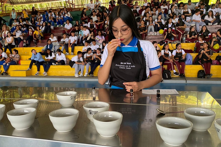 Los aprendices ven su formación en las instituciones educativas y realizan visitas a las instalaciones del SENA para ampliar su