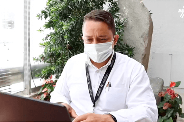 Con orgullo, Carlos Yesid Castro, acalde de Marmato (Caldas), pregona que es egresado del SENA