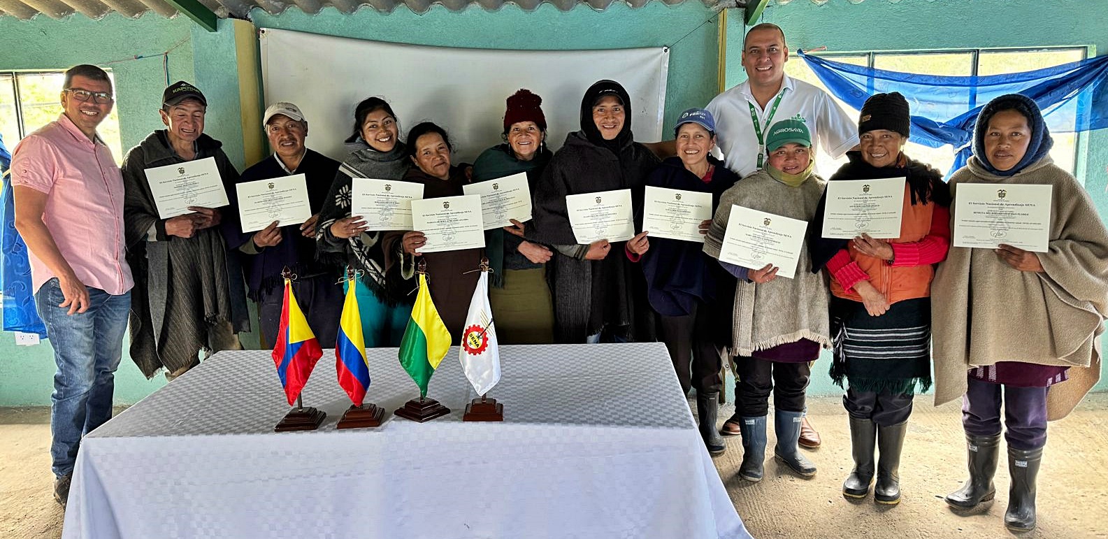 Campesinos de la Vereda La Esperanza reciben su certificación en ordeño de animales según normativas de bienestar animal 