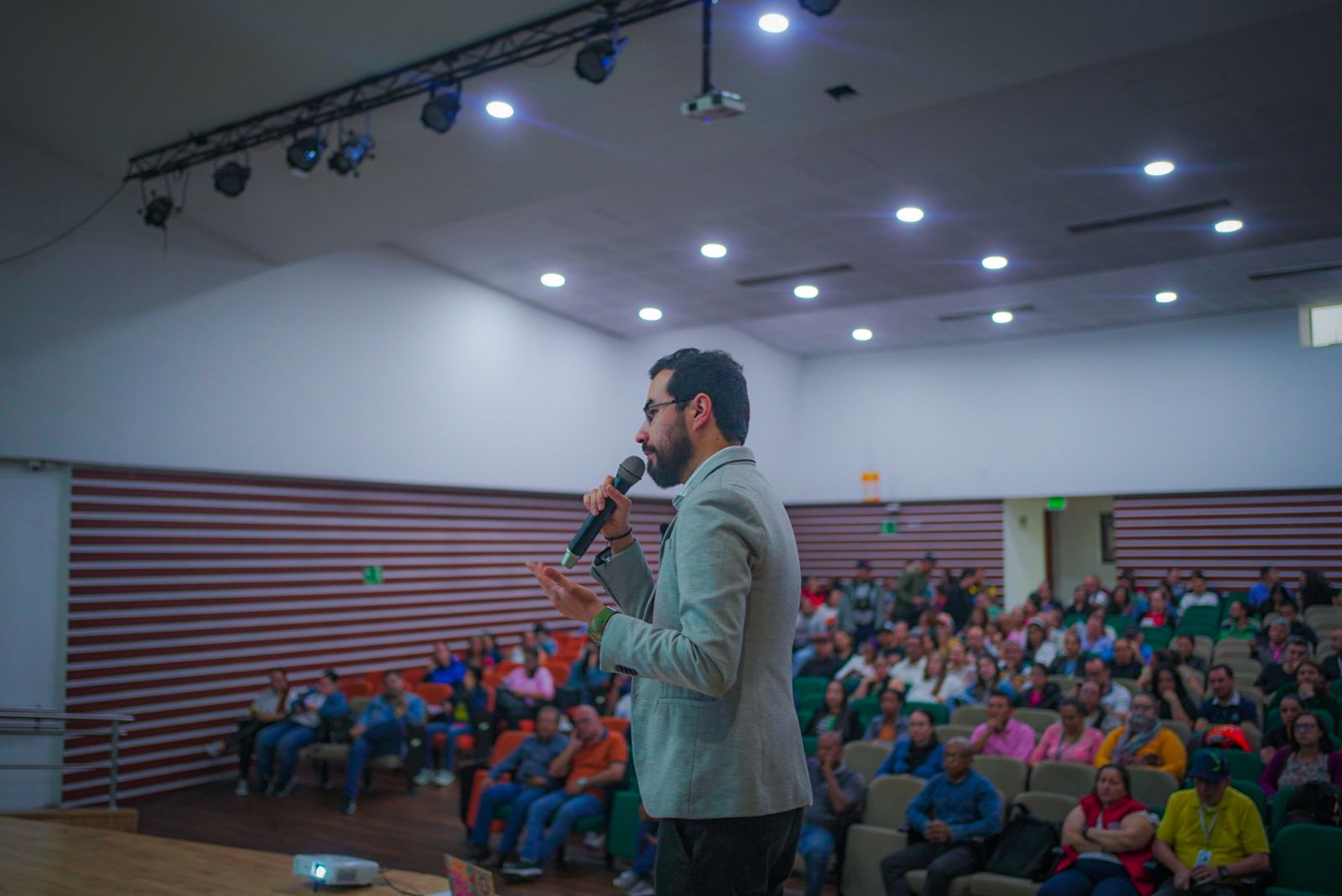 Socialización del proceso de selección y concurso de méritos SENA 4. Foto Regional Antioquia.