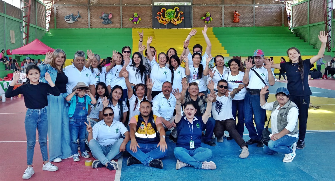 Aprendices del curso de Operación de Servicios Turísticos en Espacios Rurales en la Primera Feria Turística del municipio de La 