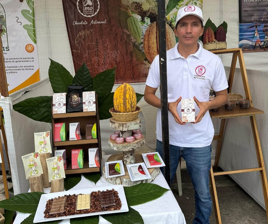 David Molina, creador de Macacao, exhibió sus productos en el marco de la feria ChocoFest 2024.