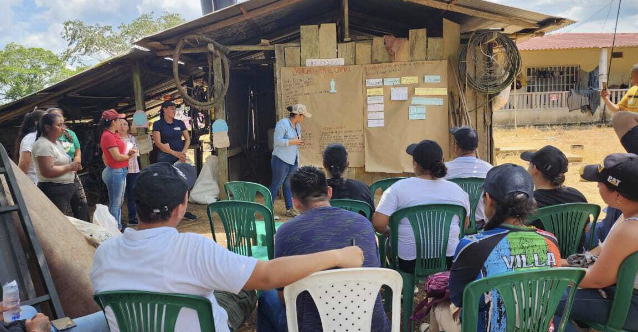 Uno de los primeros grupos en recibir la formación de las Escuelas de Campo para Agricultores.n