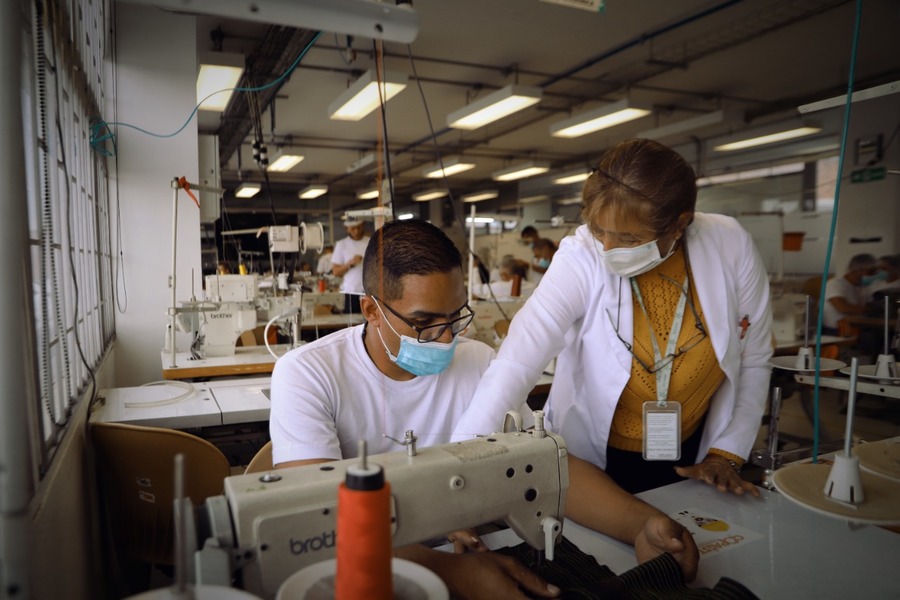 Imagen sobre la integración social del SENA y la secretaria distrital para empleoy emprendimiento