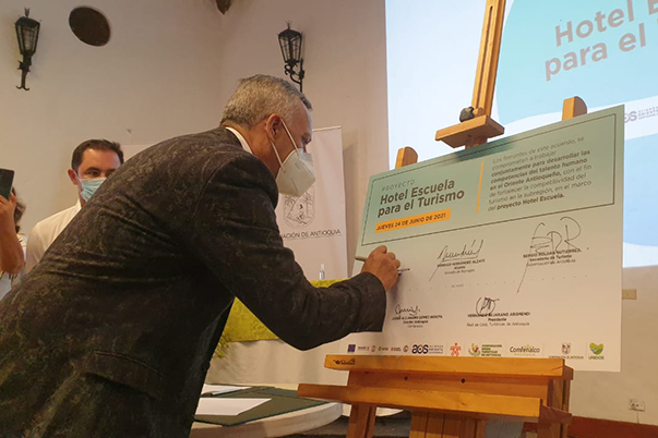 La firma del convenio se llevó a cabo en el marco del lanzamiento del proyecto Alianza Oriente Sostenible.