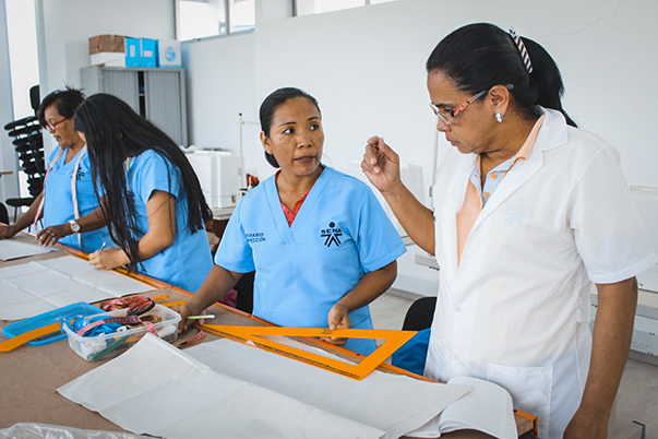 Los colombianos de la ciudad de Bogotá podrán acceder a estar oportunidad de formarse en Confección Textil de manera alternada c