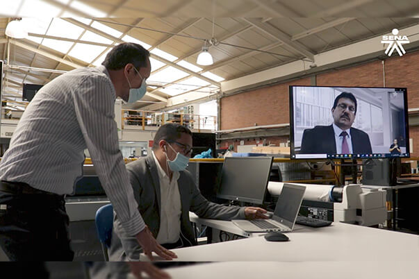 Colaboradores del SENA y representantes de las Pymes encaminando sus conocimientos hacia la Cuarta Revolución Industrial.