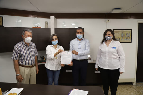 El pacto firmado busca impactar a favor de los emprendedores y comerciantes de la región y de los aprendices