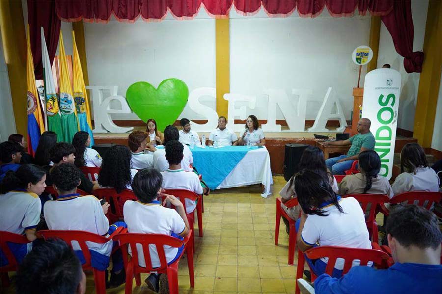 Alumnos y padres de familia manifestaron su compromiso de adelantar acciones para prevenir ele matoneo. Un ejemplo para el país.