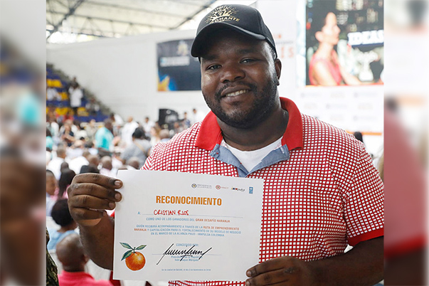 Emprendedor SENA gana Desafío Naranja en el Festival Detonante