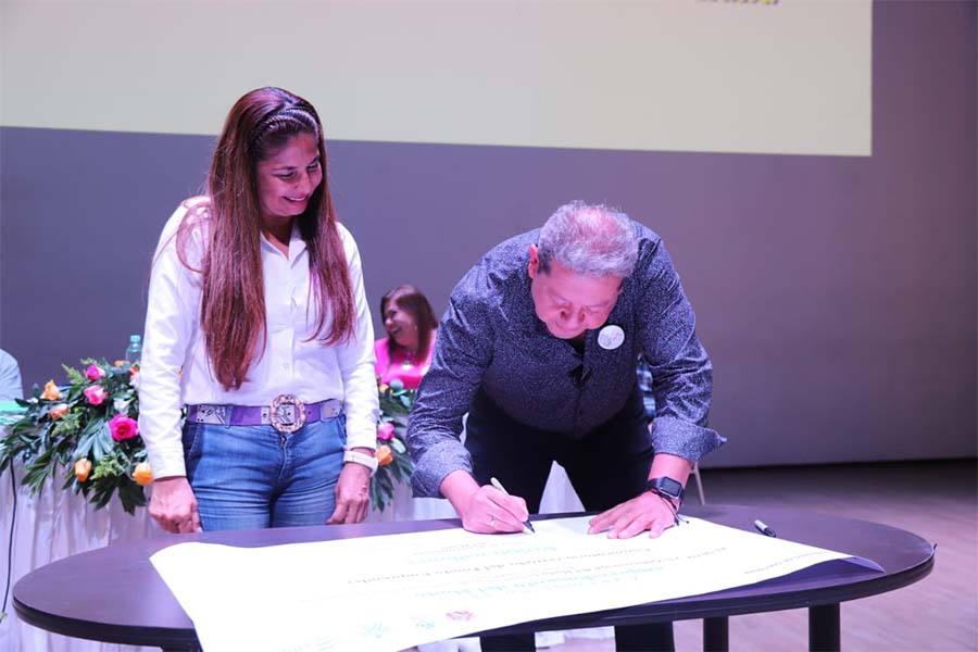 La Directora Nacional de Empleo, Trabajo y Emprendimiento del SENA y el Gobernador del Huila firmaron la alianza por las nuevas 