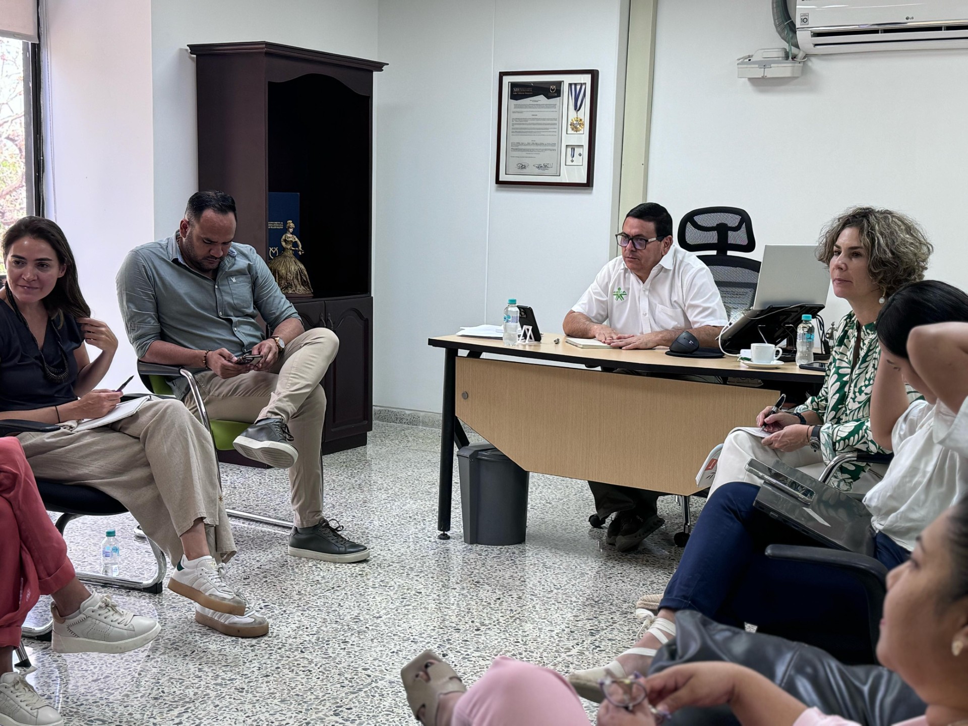 El director del SENA Regional Cesar, Eudes Zapata Sanjuan, sostuvo una importante reunión con Carolina Tenorio, representante en