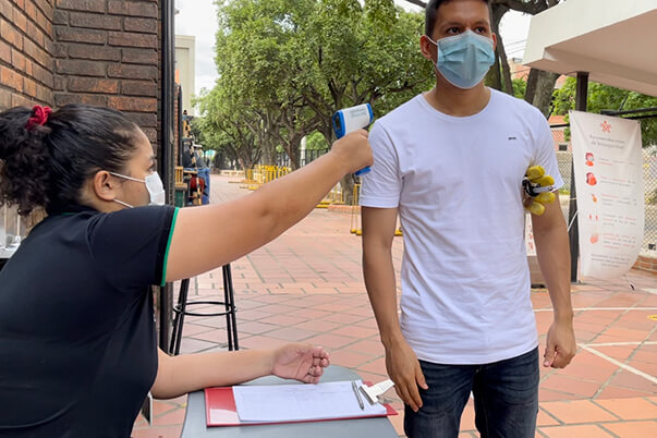 Aprendices del SENA regional Norte de Santander regresan a formación cumpliendo con los protocolos de bioseguridad. 