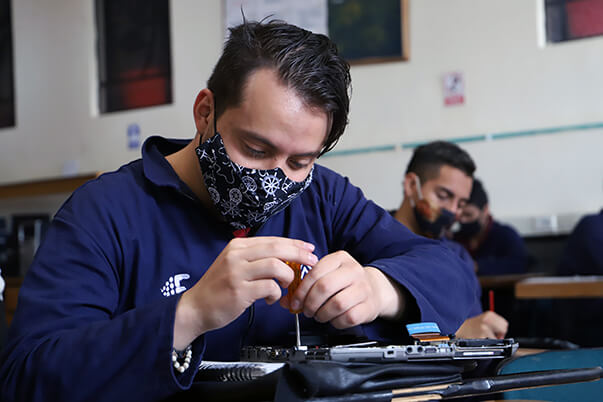 Aprendices de la Fundación Misioneros Divina Redención San Felipe Neri. 