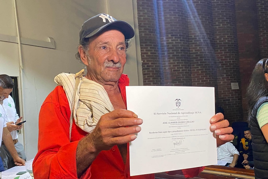 El SENA reconoció el saber campesino, muchos de ellos recibieron por primera vez un certificado. 