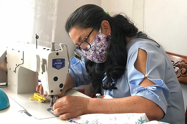 Desde su taller, Luz Marina, invitó a la población víctima a resurgir con las herramientas del conocimiento, buscando alternativ