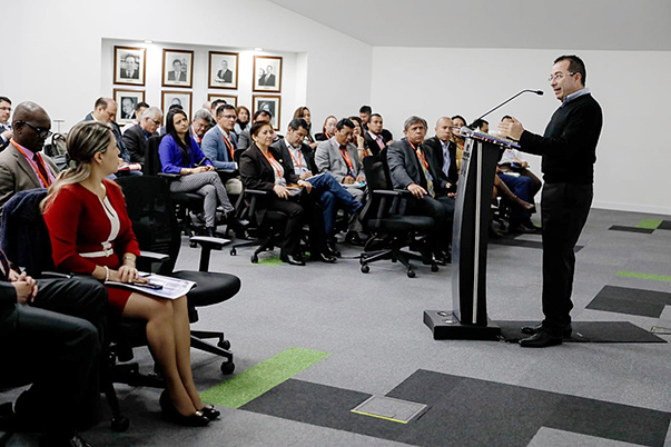 Llegan nuevos instructores a formar a los colombianos