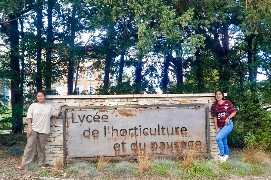 Katy Paola Rivas y Yulieth Fernanda Moreno, aprendices seleccionadas para participar en la pasantía de Investigación en la escue