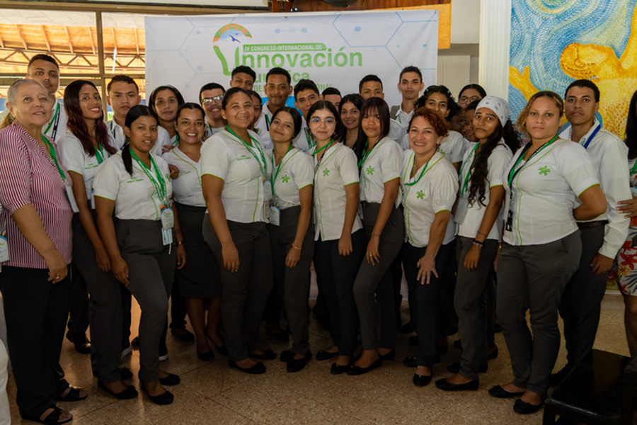 Más de 500 personas, entre destacados académicos, conferencistas, investigadores, representantes del sector productivo y aprendi