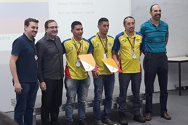 Aprendices ganan medalla de oro en Brasil 