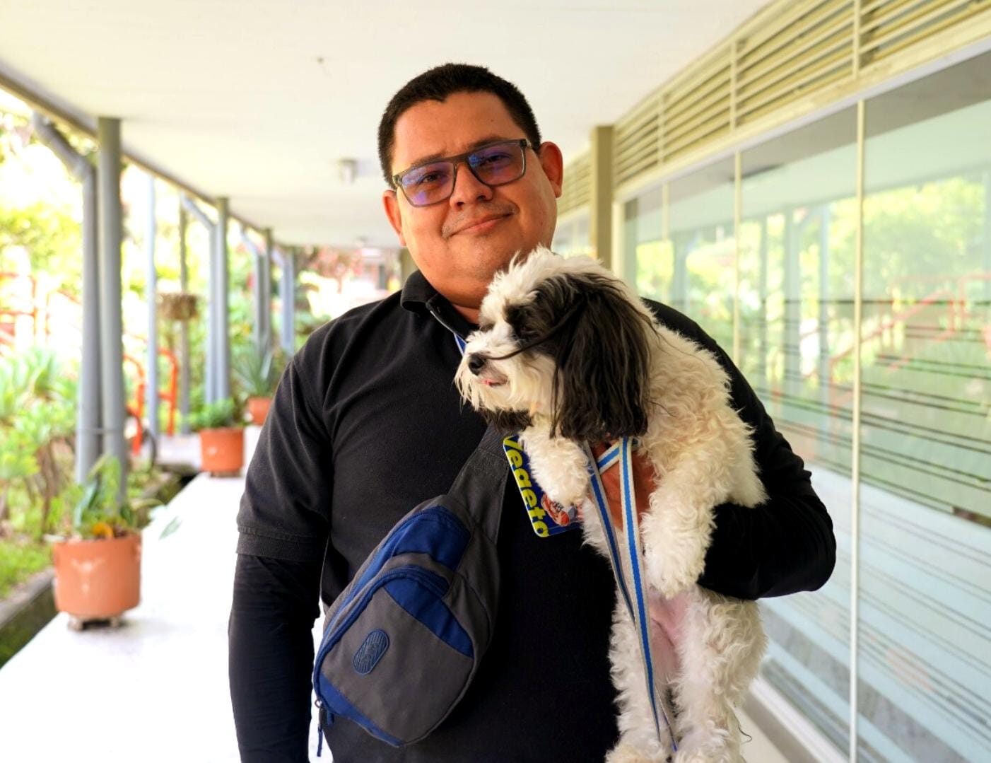 Nicolás Garzón, instructor de Tecnologías de la Información del SENA y Bailey.