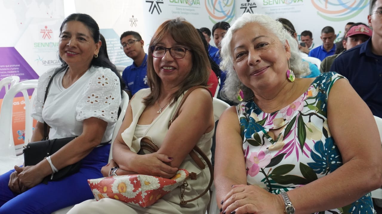 La cadena formativa une al SENA, a los egresados, a las empresas y las instituciones de educación superior como una gran ventana