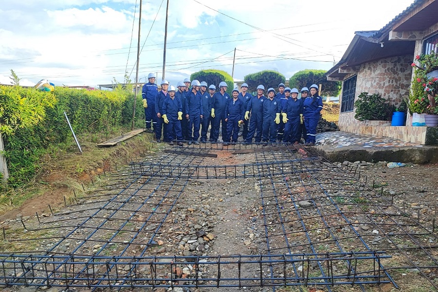 Aprendices e Instructores reafirman su compromiso con el desarrollo del Cauca al avanzar en el programa de placas huellas.  