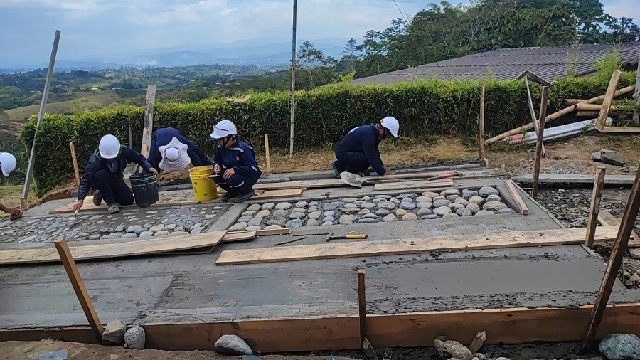 Aprendices e Instructores ejecutando el cumplimiento del proyecto.  