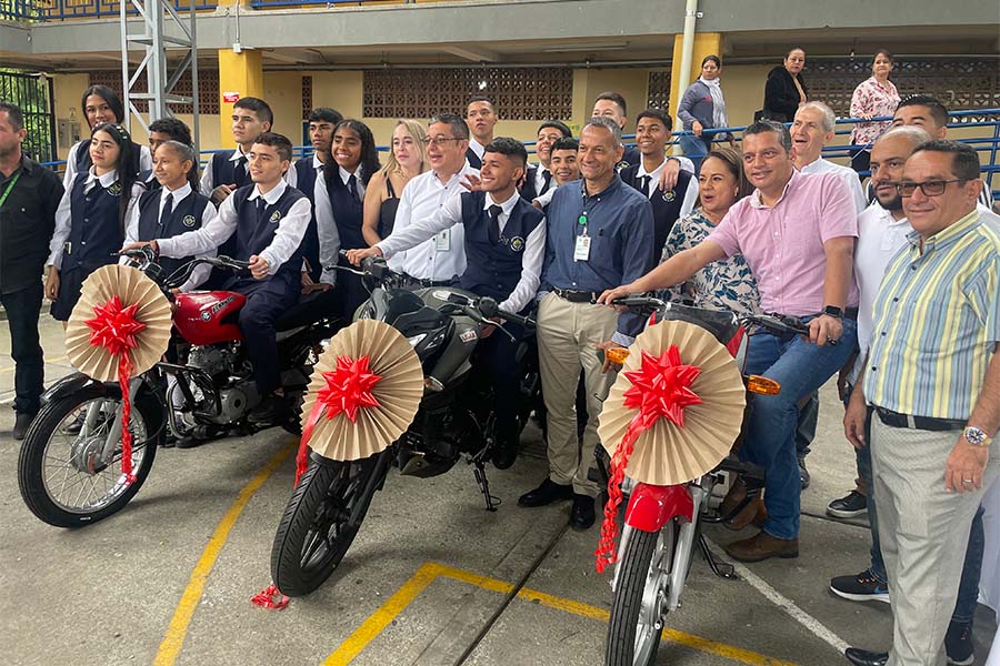 Son 19 jóvenes los que hacen parte de este técnico en mantenimiento de motos y motocarros.