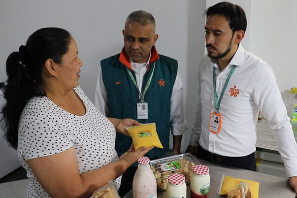 Yogurt tradicional, yogurt griego, colaciones y frutos secos hacen parte de los productos que se elaboran en Fruvit