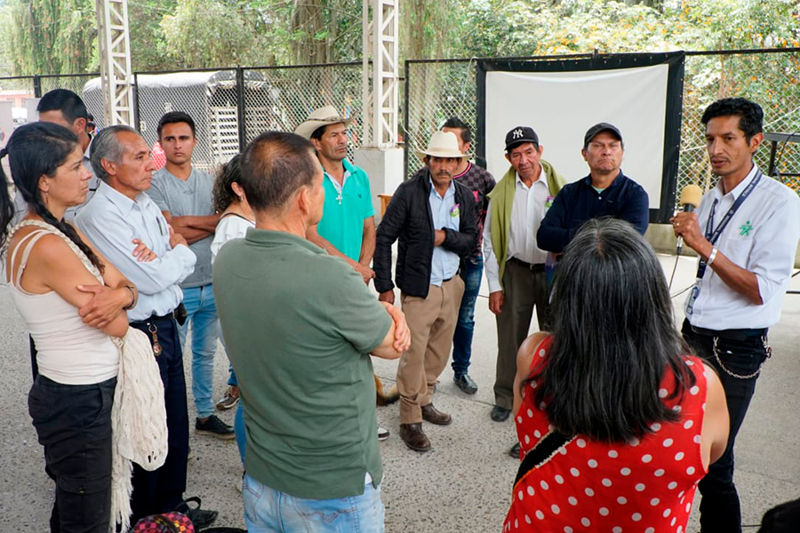 La socialización de la estrategia CampeSENA en el coliseo municipal de Ráquira con agricultores, artesanos y mineros de la regió