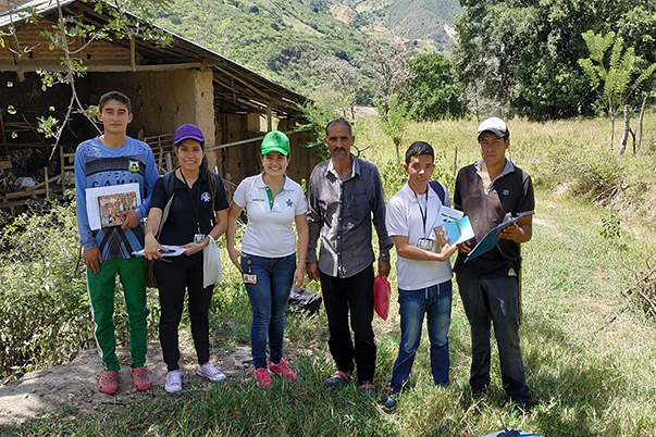 Aprendices participan en Expociencia de Abu Dhabi