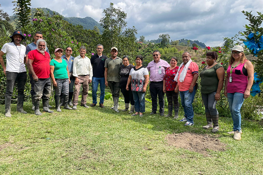 Campesinos de las veredas Chagualá y Palo Grande de Salento se forman para impulsar sus proyectos.