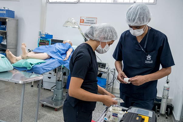 77% de los egresados en programas de salud logran vinculación laboral