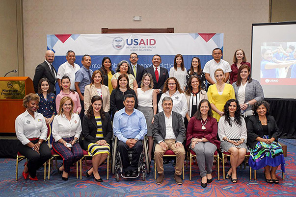 El Salvador invita al SENA a mostrar sus experiencias en formación 