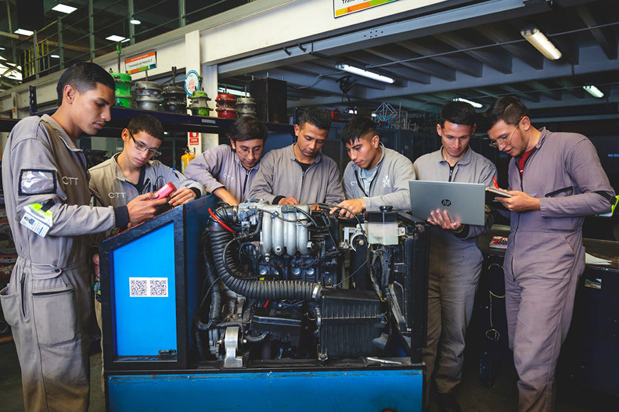Los aprendices y las empresas son los principales beneficiados de los contratos de aprendizaje.
