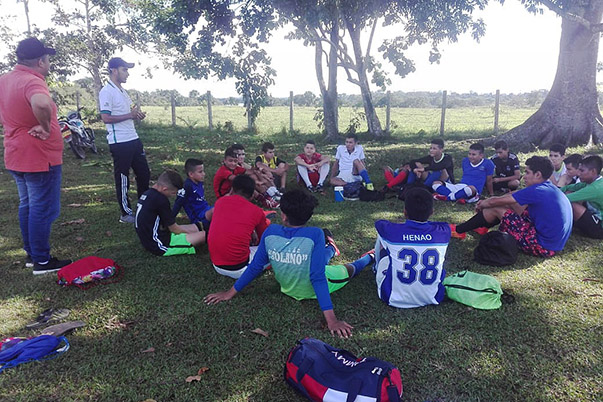 Aprendiz consolida sueño deportivo de 50 niños.