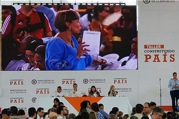 “Todos los jóvenes al graduarse obtendrán un diploma de bachiller y un certificado del SENA”