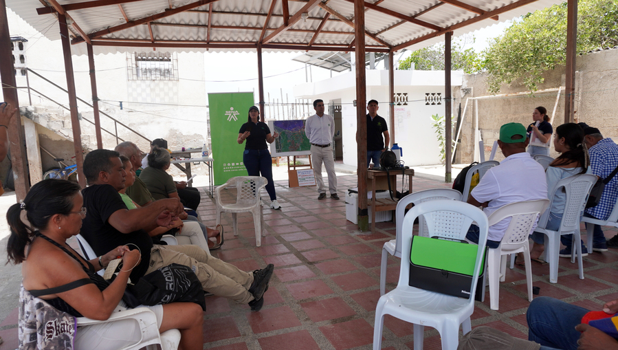 Integrantes de la comunidad de Tasajera comparten sus saberes tradicionales en espacios de diálogo con el equipo del programa IA