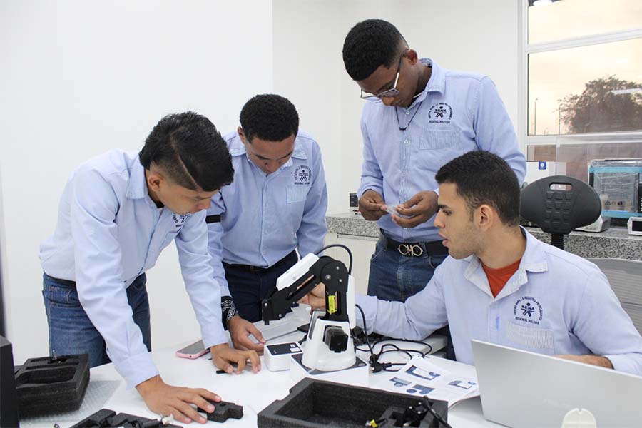 El Tecnoparque Nodo Bolívar, a cuya inauguración asistió la ministra de las TIC, Sandra Urrutia, ofrece servicios gratuitos para