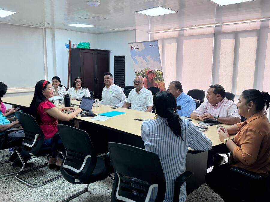  Mesa de trabajo en las instalaciones de la Dirección Regional Cesar.