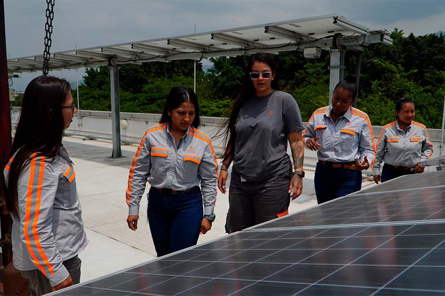 En Cali y Yumbo, las aprendices desarrollan competencias y habilidades sobre telemedición, interrogación de contadores y operaci